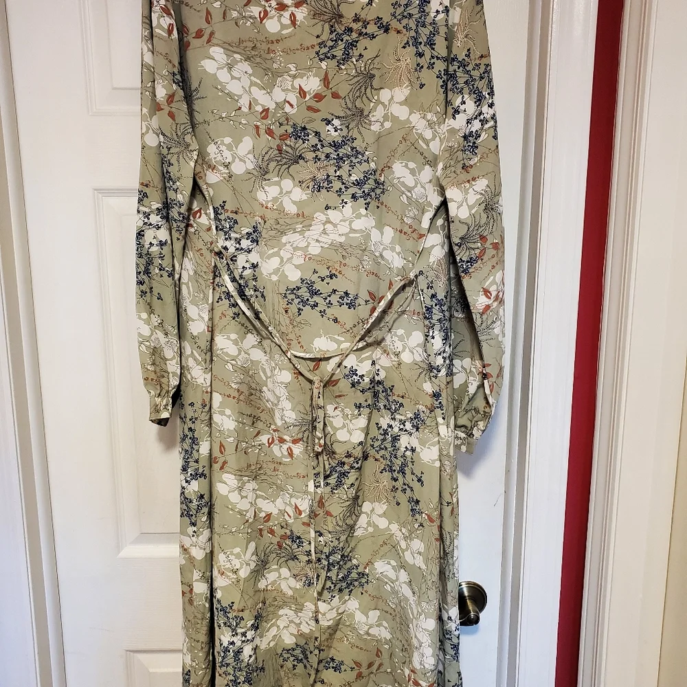 Fashion Nova Floral Long Kimono - Olive and White - Picture 5 of 5